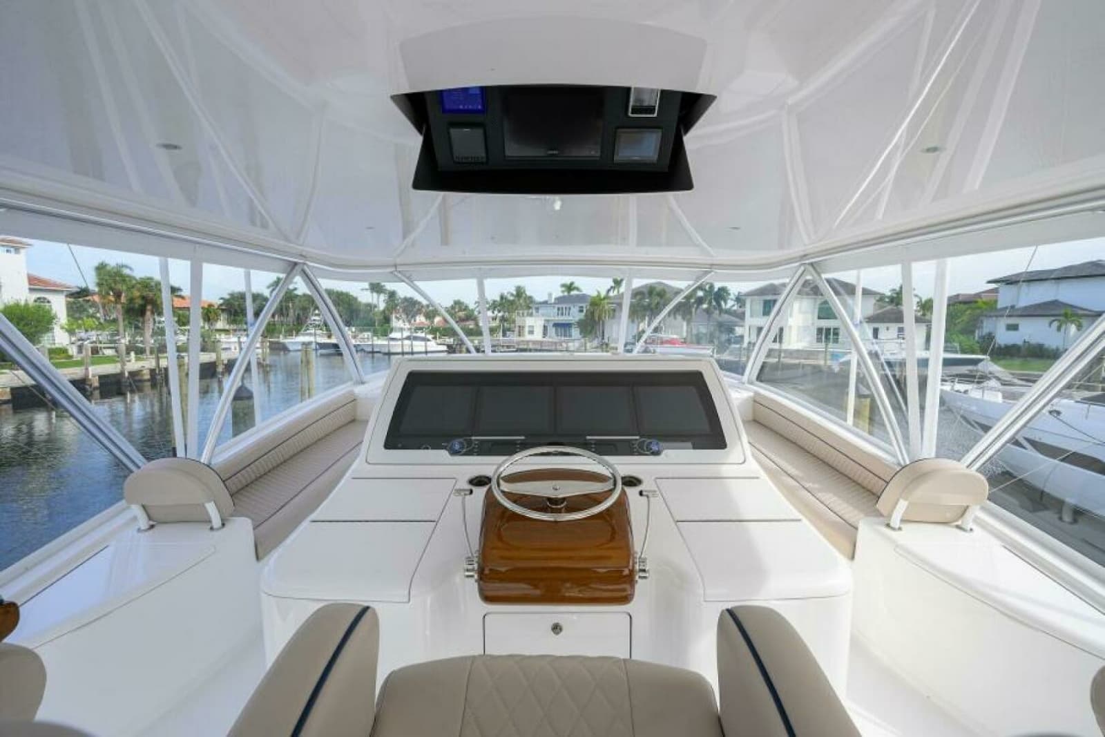 2024 Viking 80 Convertible - Photo 28
