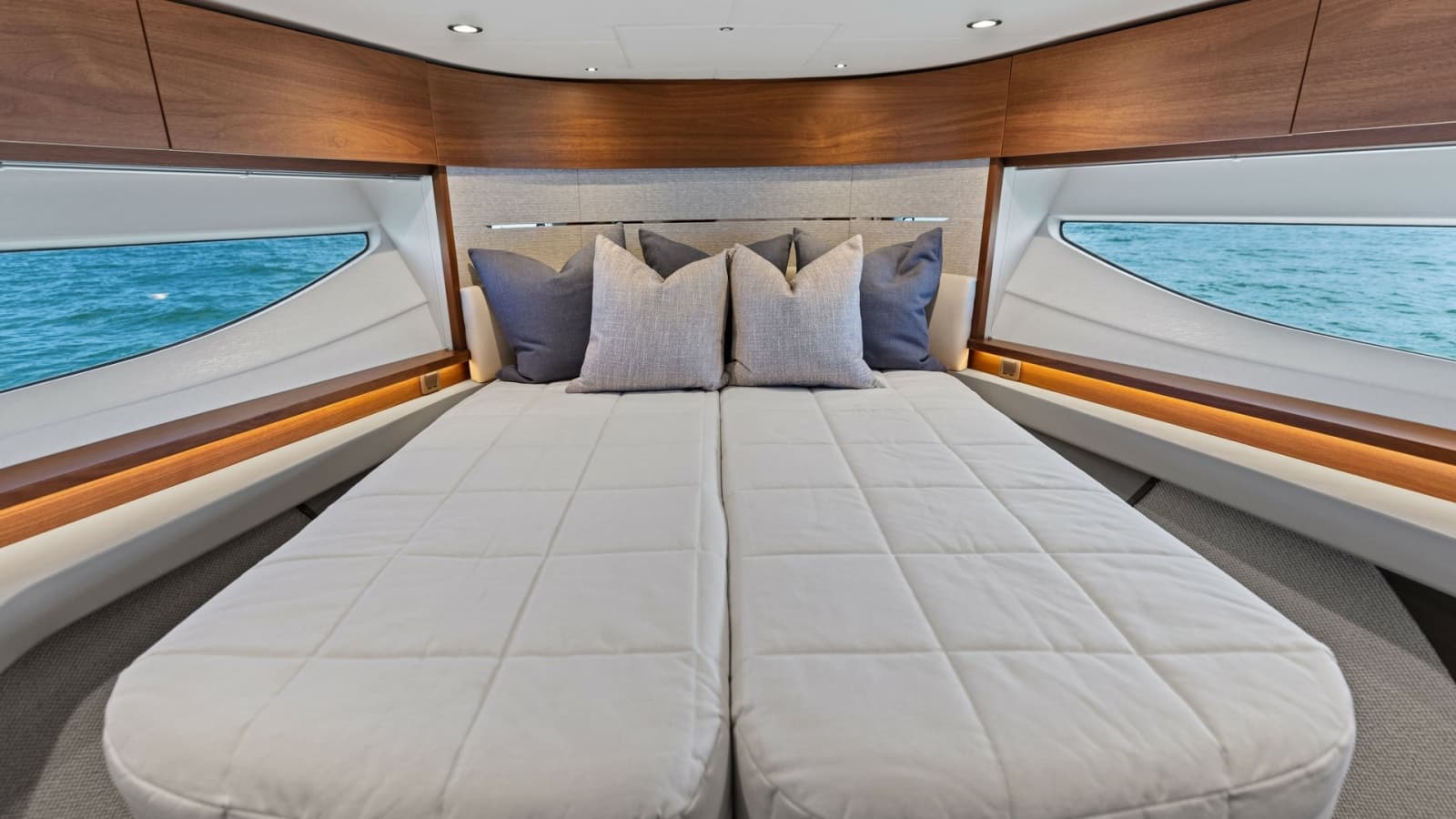 2026 Princess V55 - Photo 32