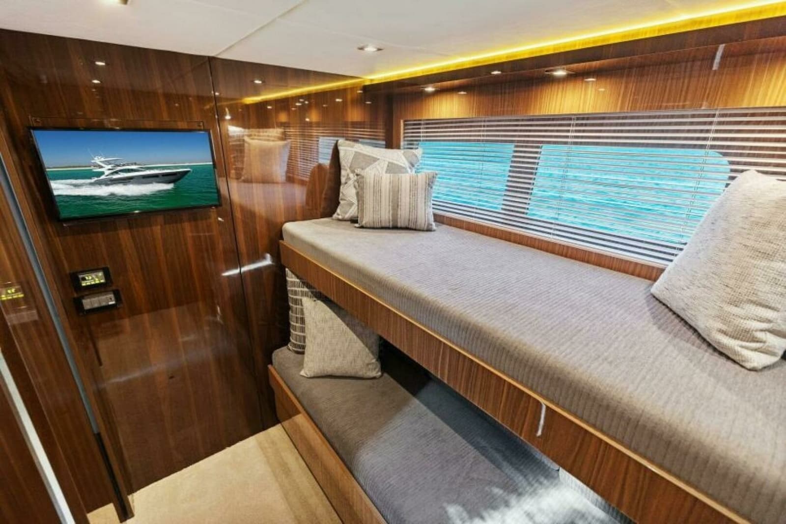 2023 Cruisers Yachts 60 Cantius Fly - Photo 31