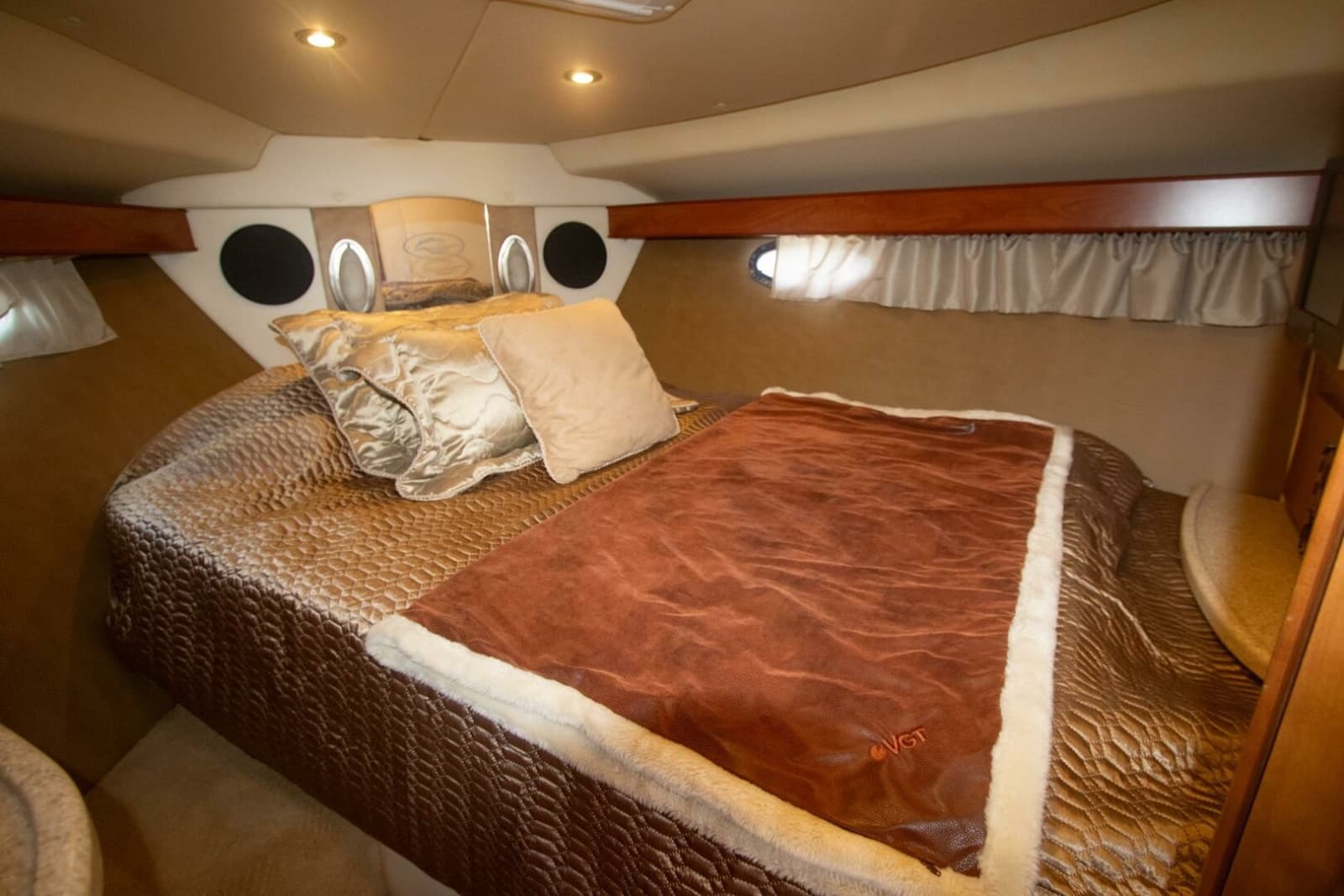 2008 Rinker 40 Express Cruiser - Photo 10