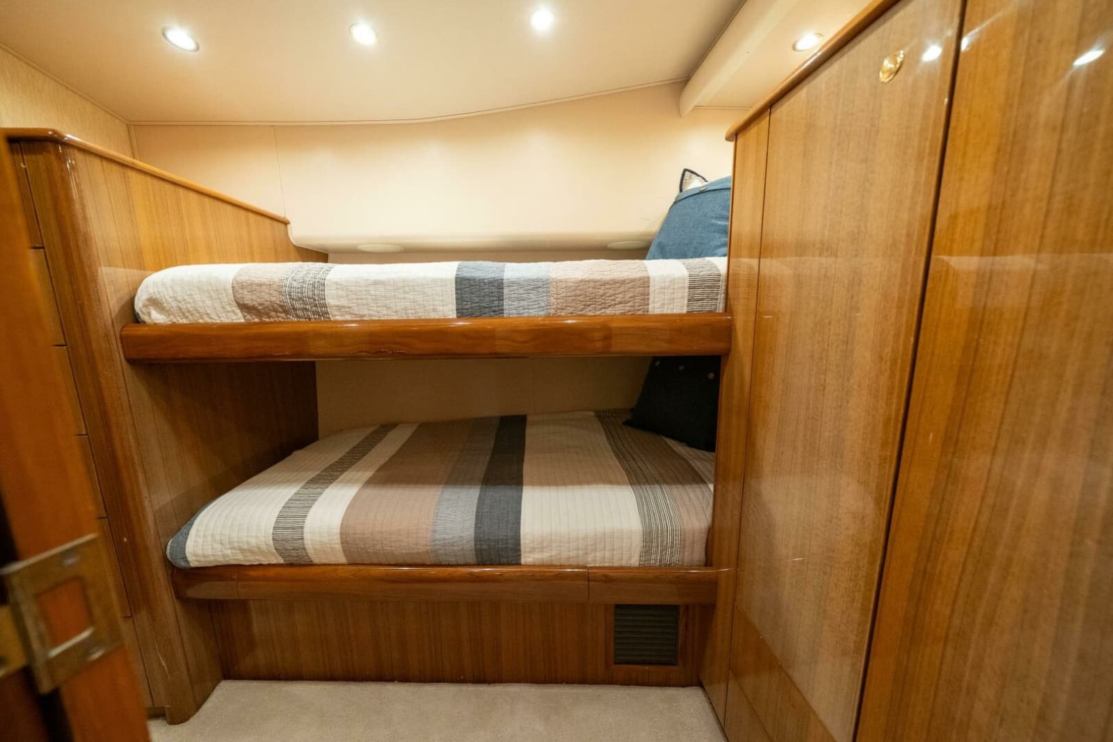 2006 Viking 68 Convertible - Photo 48