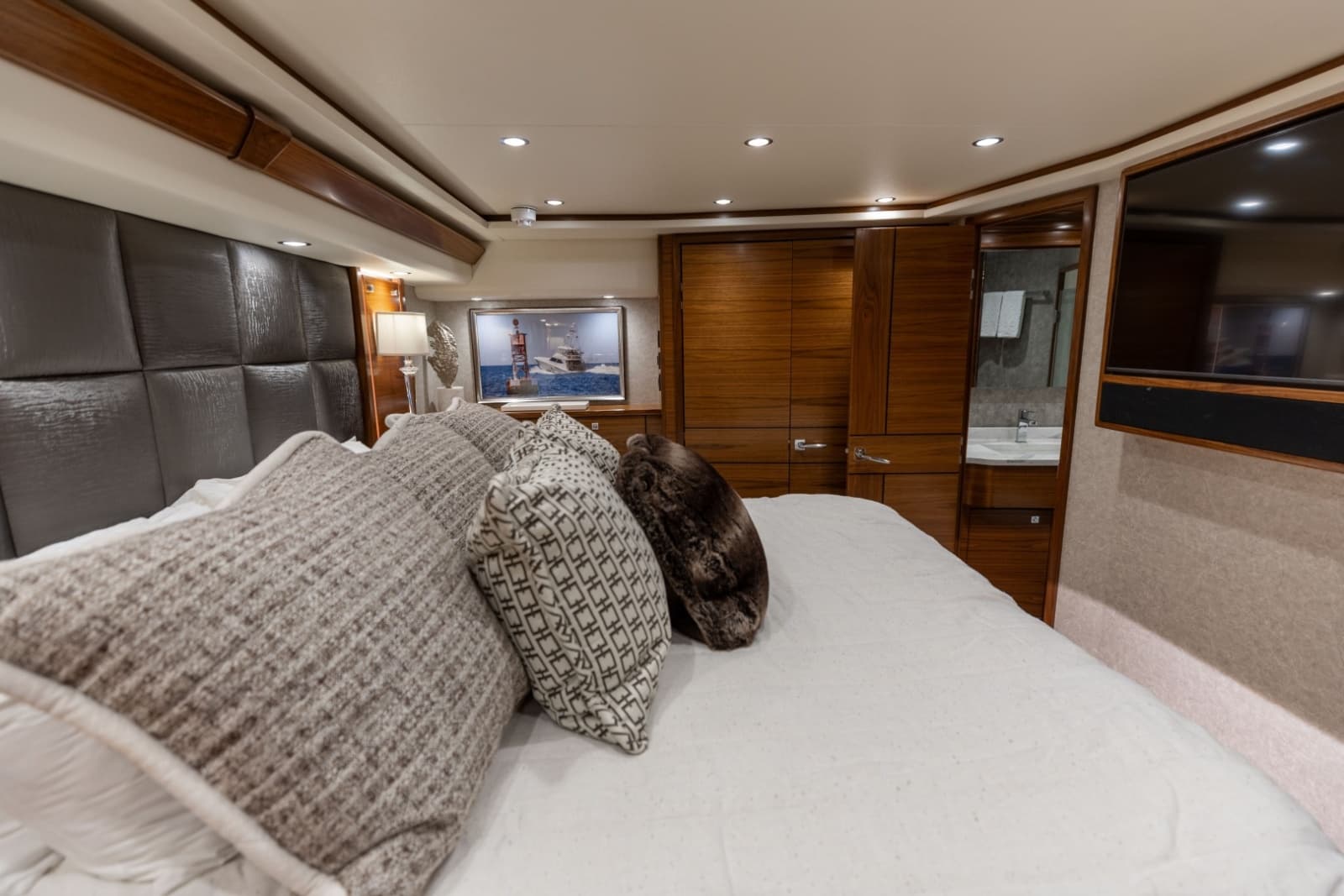 2023 Viking 72 Convertible - Photo 36