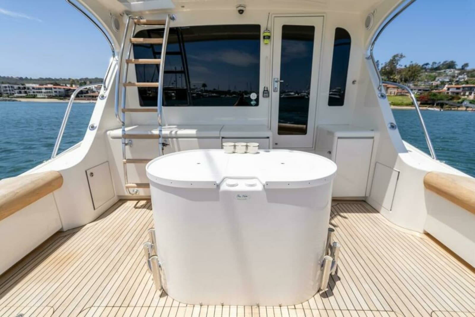 2004 Hatteras 54 Convertible - Photo 28