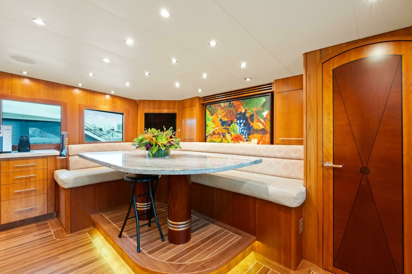 2005 Hatteras 100 Motor Yacht - Photo 19