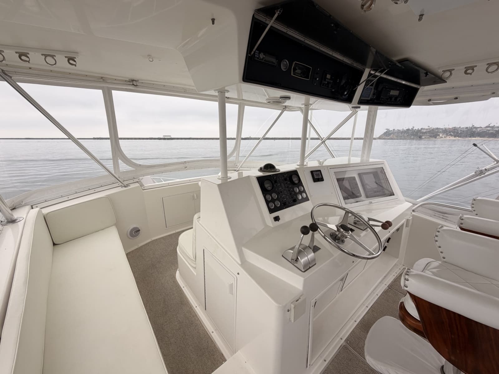 1994 Viking 50 Convertible - Photo 23
