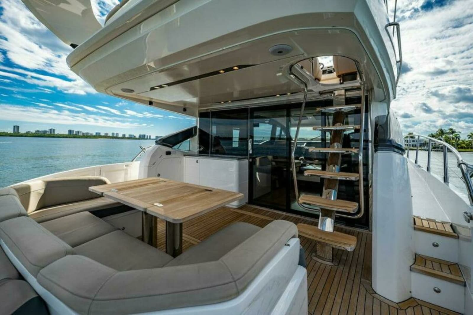2016 Princess S65 - Photo 25