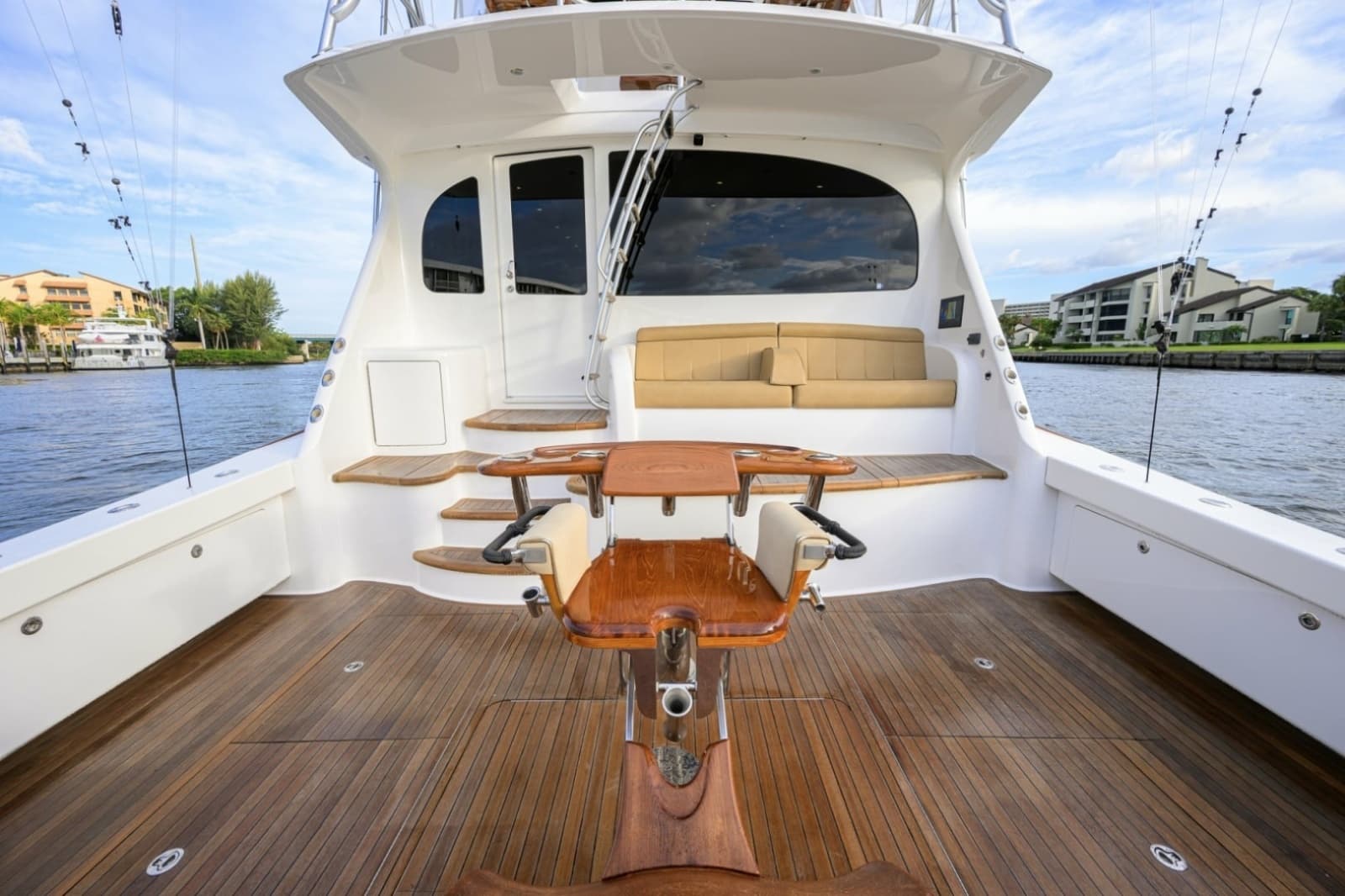 2014 Viking 70 Convertible - Photo 31