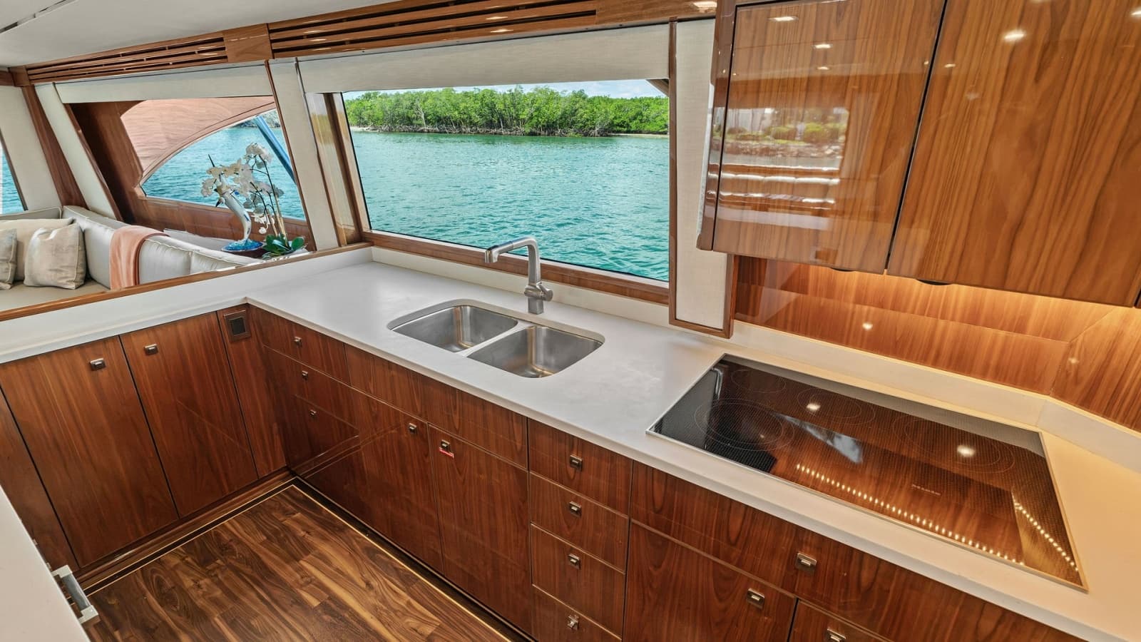 2016 Viking 80 Enclosed Bridge - Photo 21