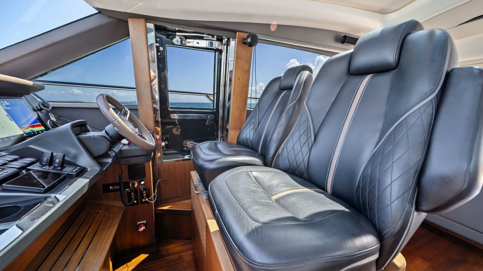 2019 Princess V65 - Photo 37