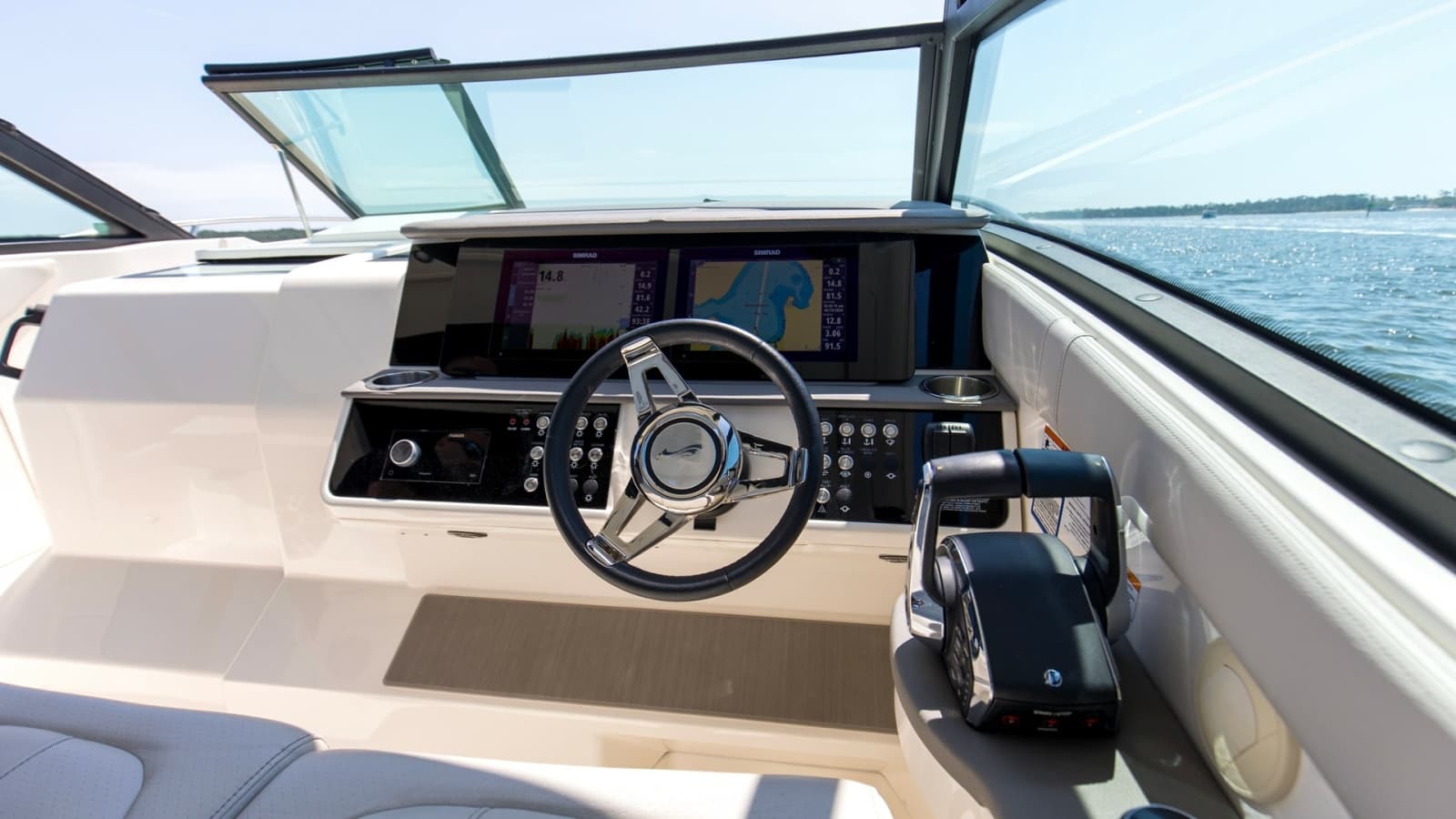 2022 Sea Ray 320 Sundancer OB - Photo 12