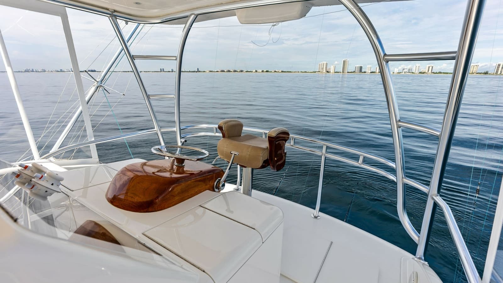 2017 Viking 80 Convertible - Photo 50