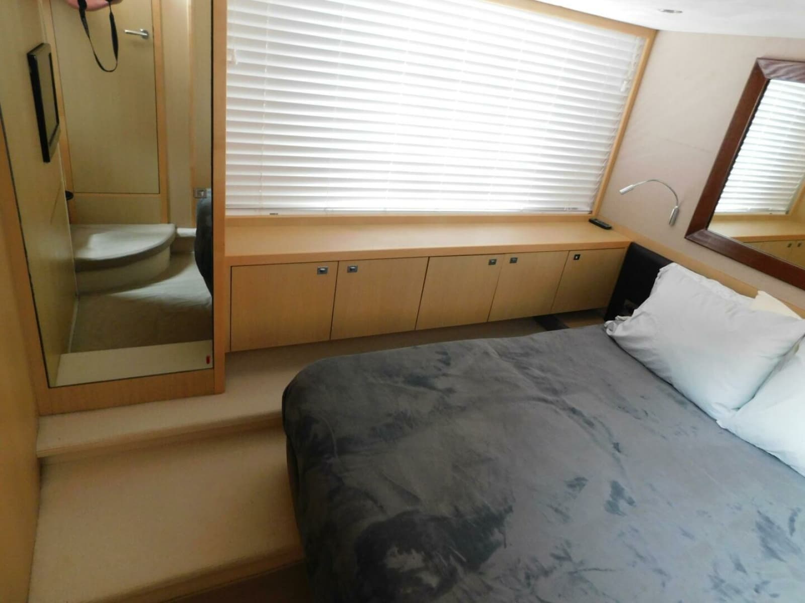 2011 Princess V52 - Photo 26