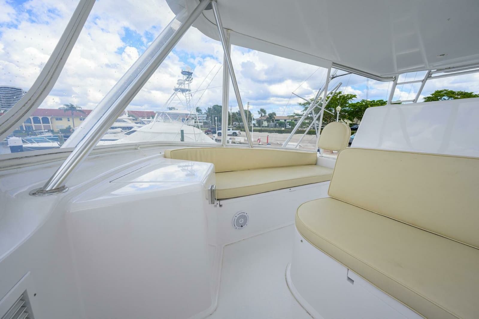 2004 Viking 56 Convertible - Photo 23