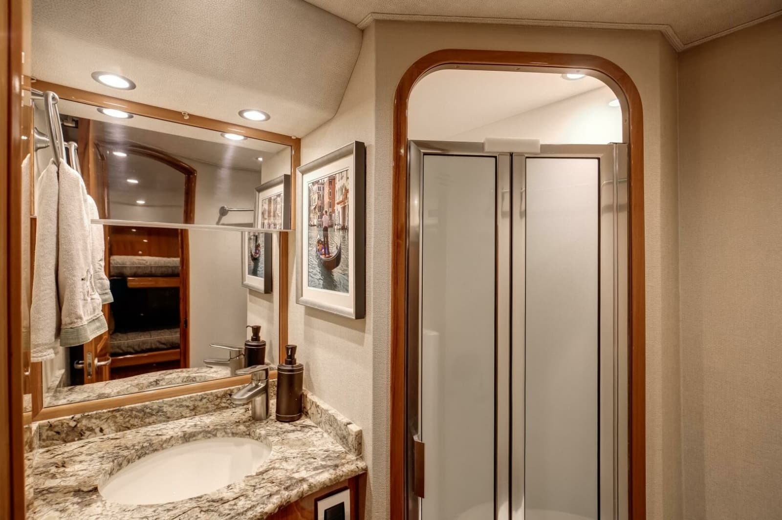 2015 Viking 70 Convertible - Photo 16