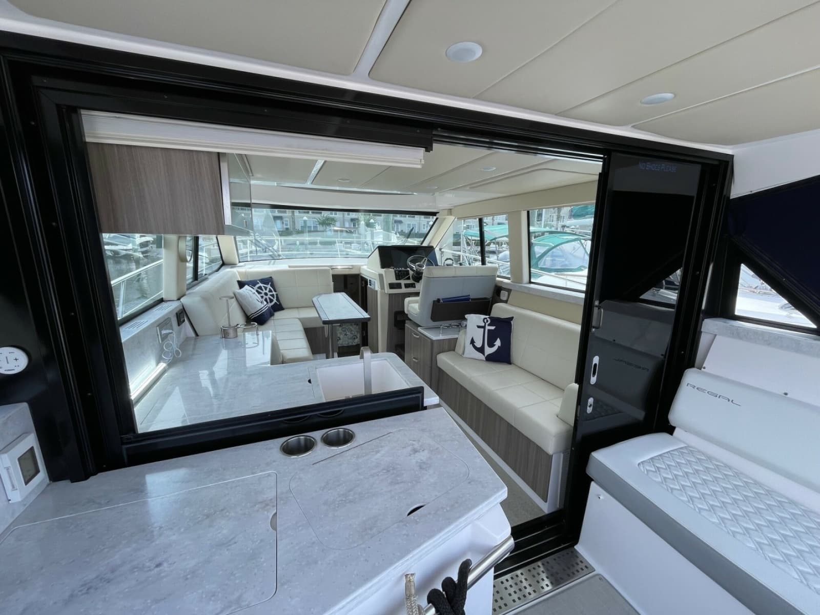 2022 Regal 38 Grand Coupe - Photo 15