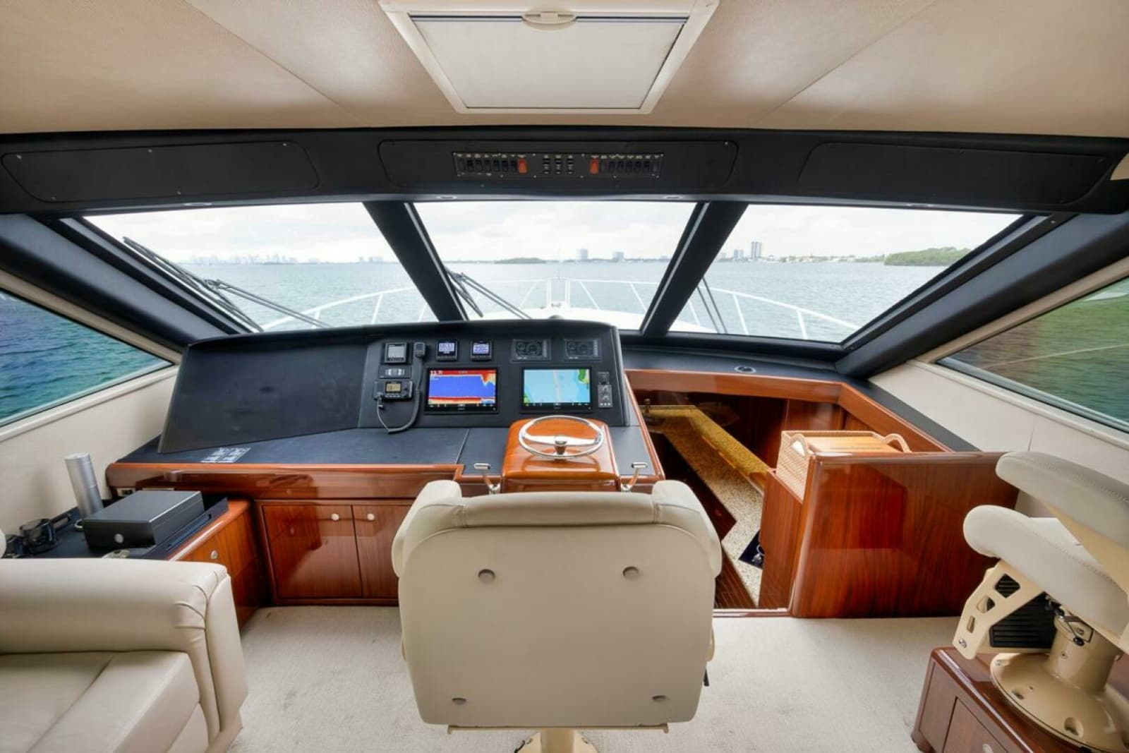 2007 Viking 52 Sport Coupe - Photo 15