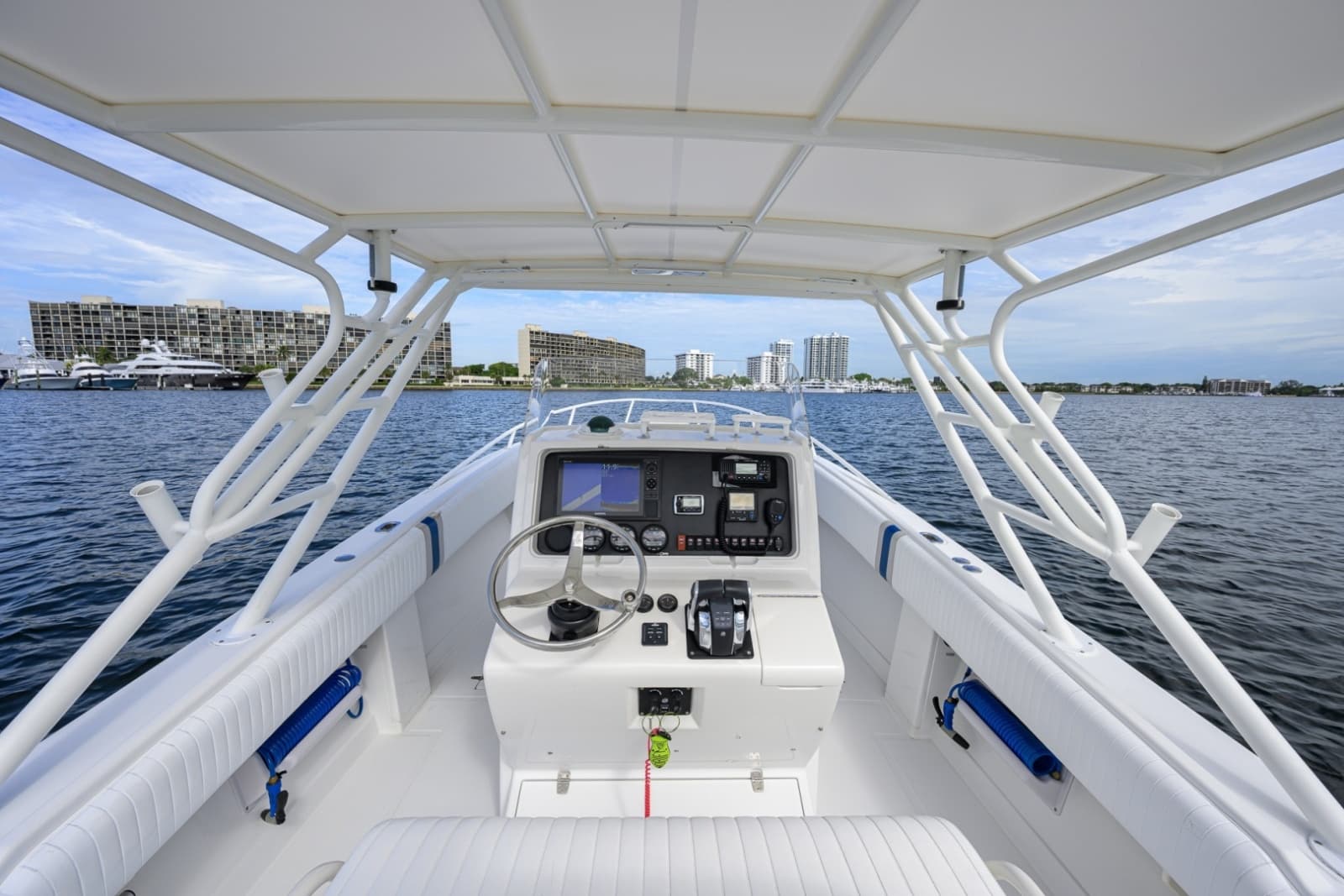 2003 Jupiter 31 Cuddy - Photo 2
