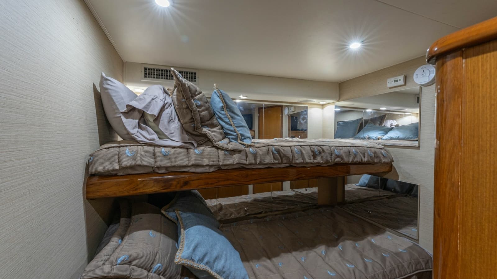2001 Viking 65 Enclosed Bridge - Photo 15