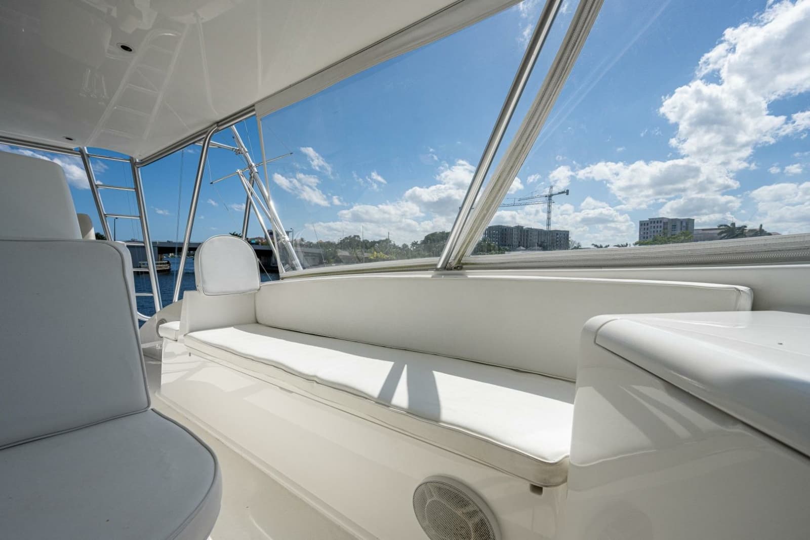 2005 Viking 74 Convertible - Photo 45