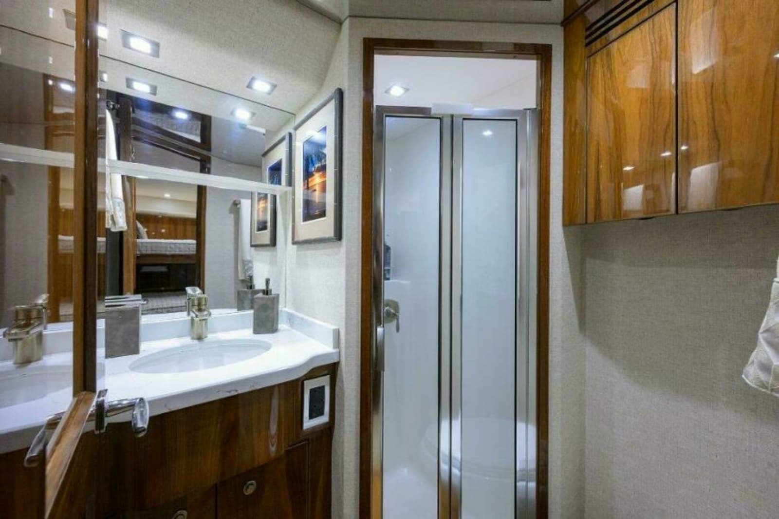 2020 Viking 72 Convertible - Photo 25