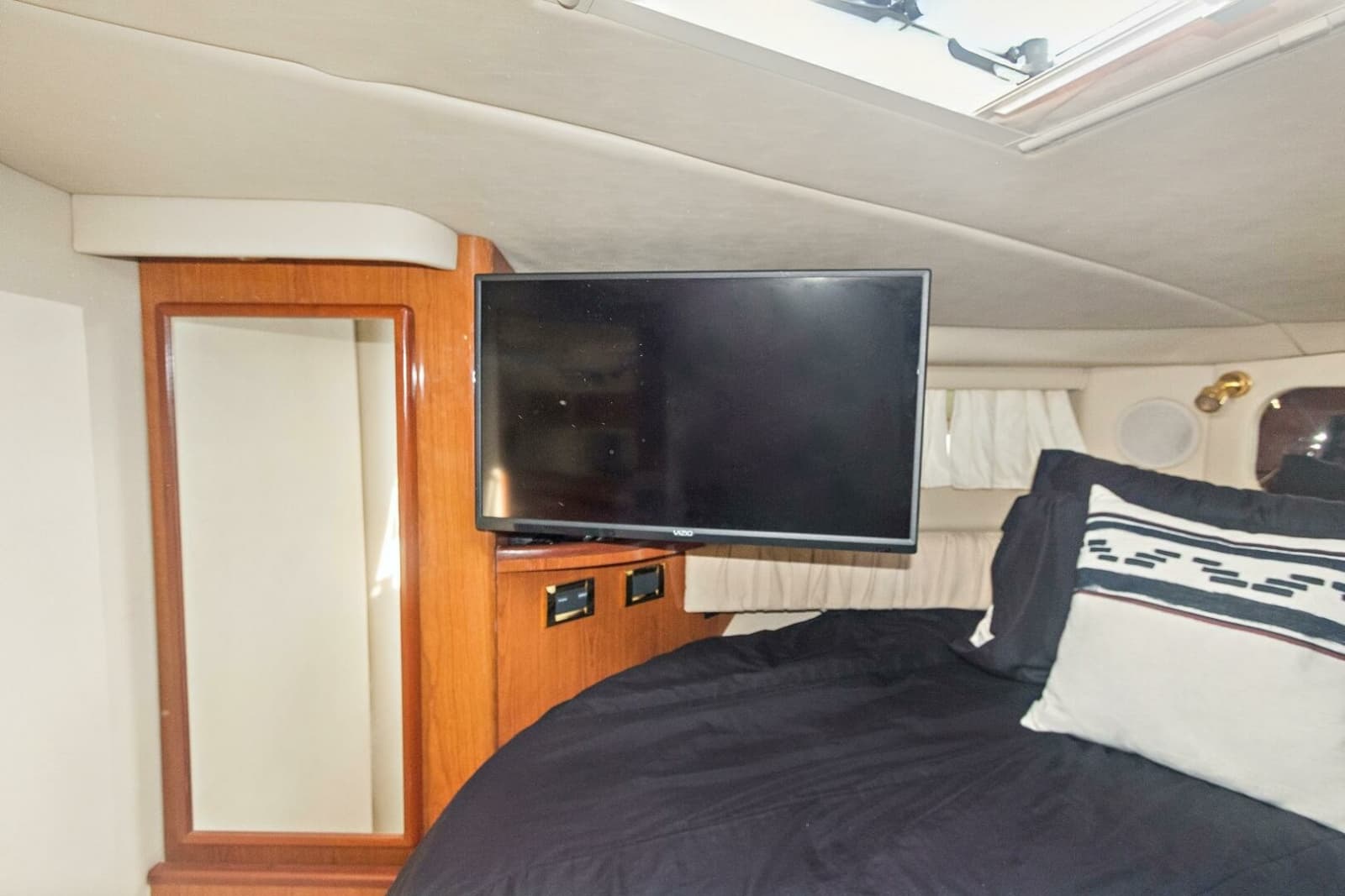 2000 Sea Ray 370 Express Cruiser - Photo 20