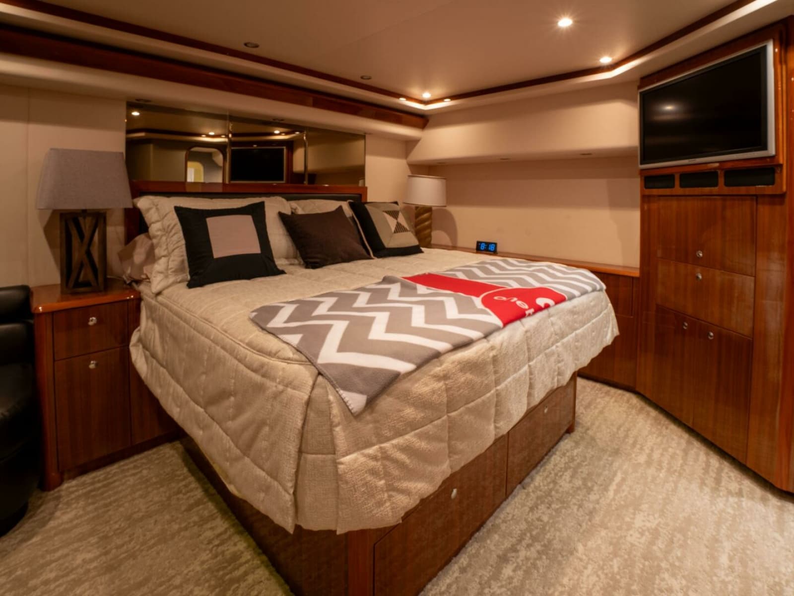 2005 Viking 74 Enclosed Bridge - Photo 23
