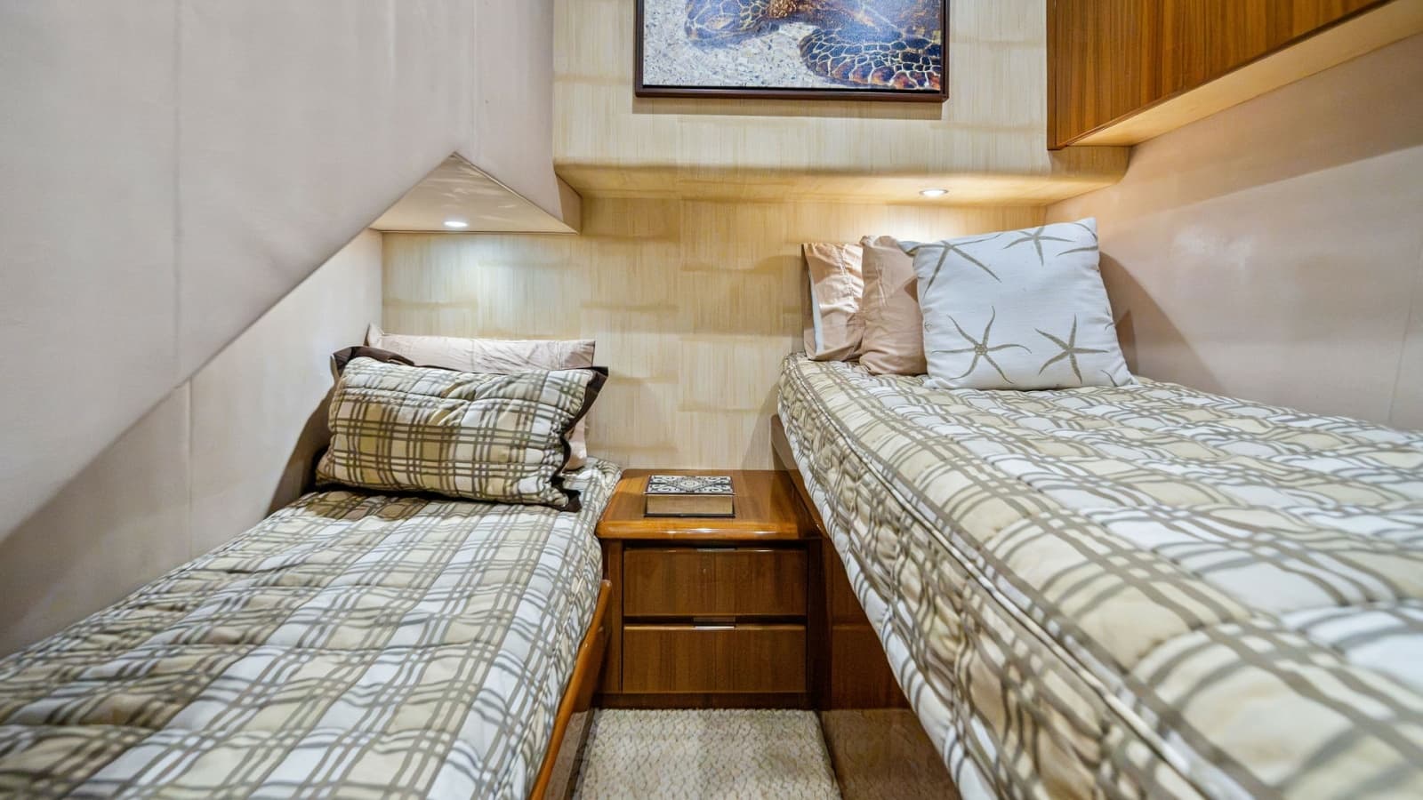 2013 Viking 55 Convertible - Photo 29