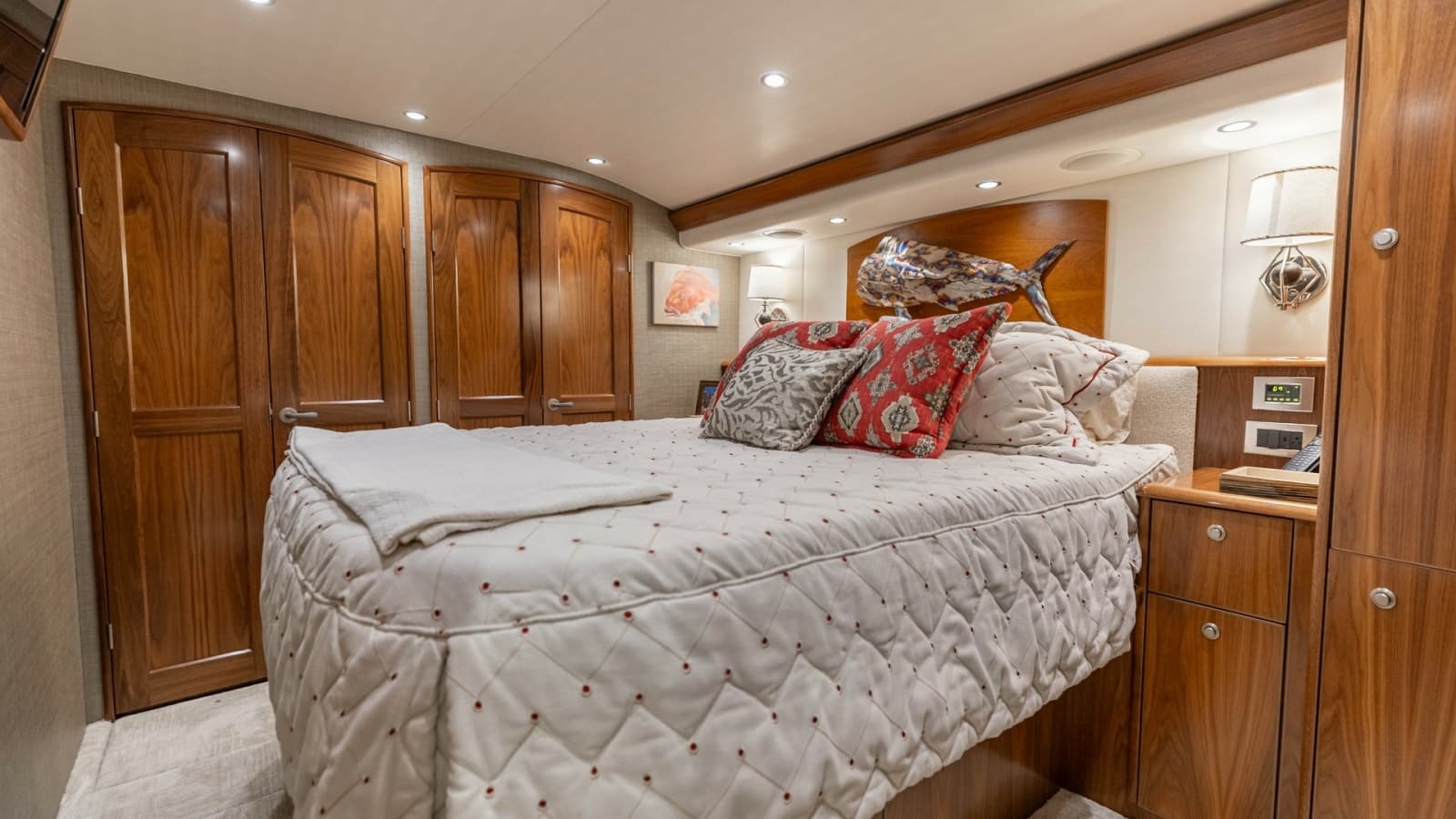 2020 Viking 62 Convertible - Photo 16