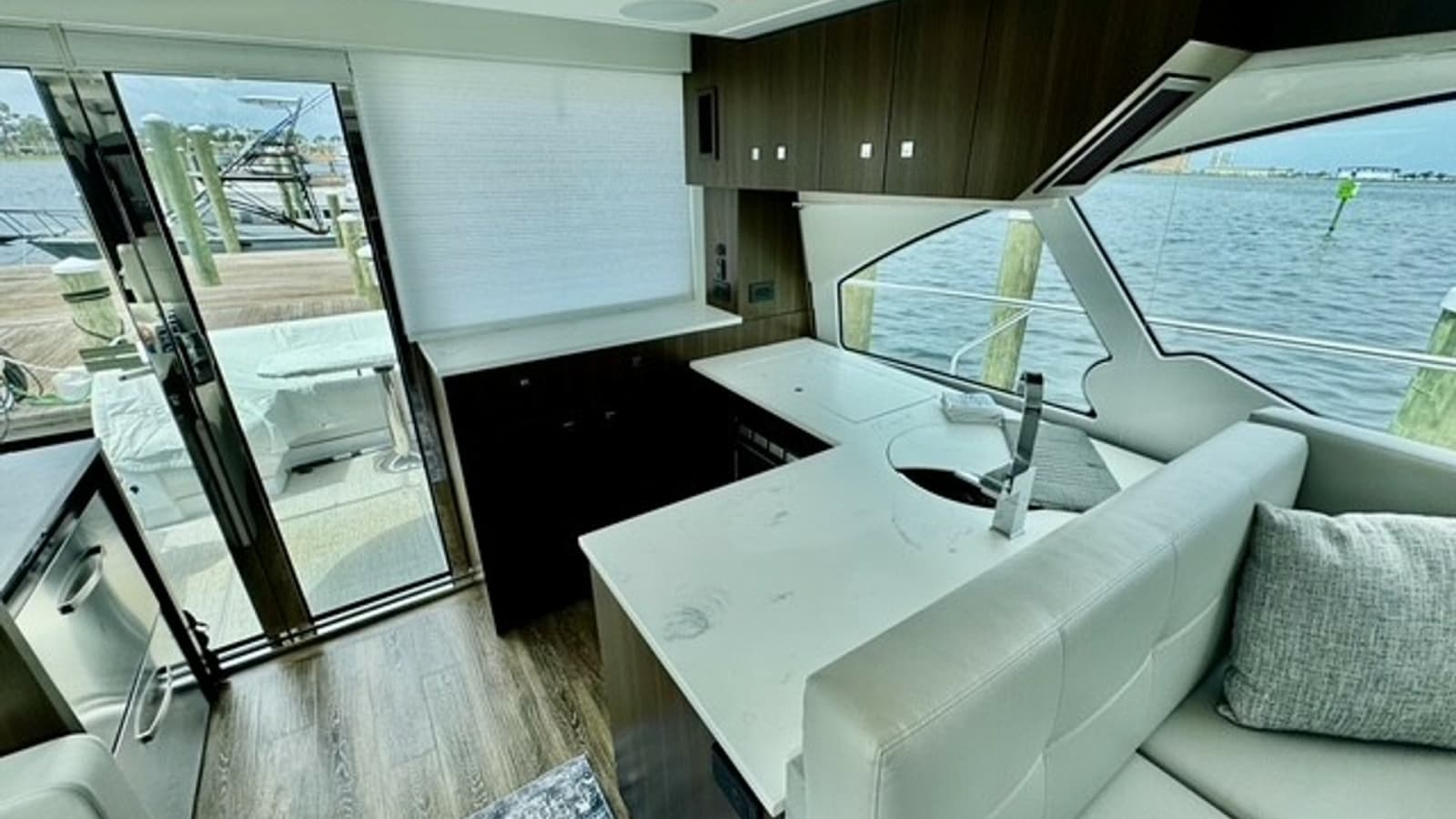 2023 Cruisers Yachts 50 Cantius - Photo 9