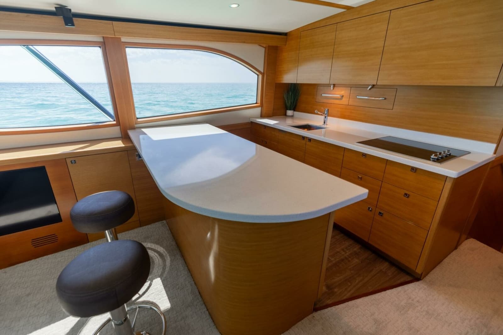2016 Hatteras GT60 - Photo 2