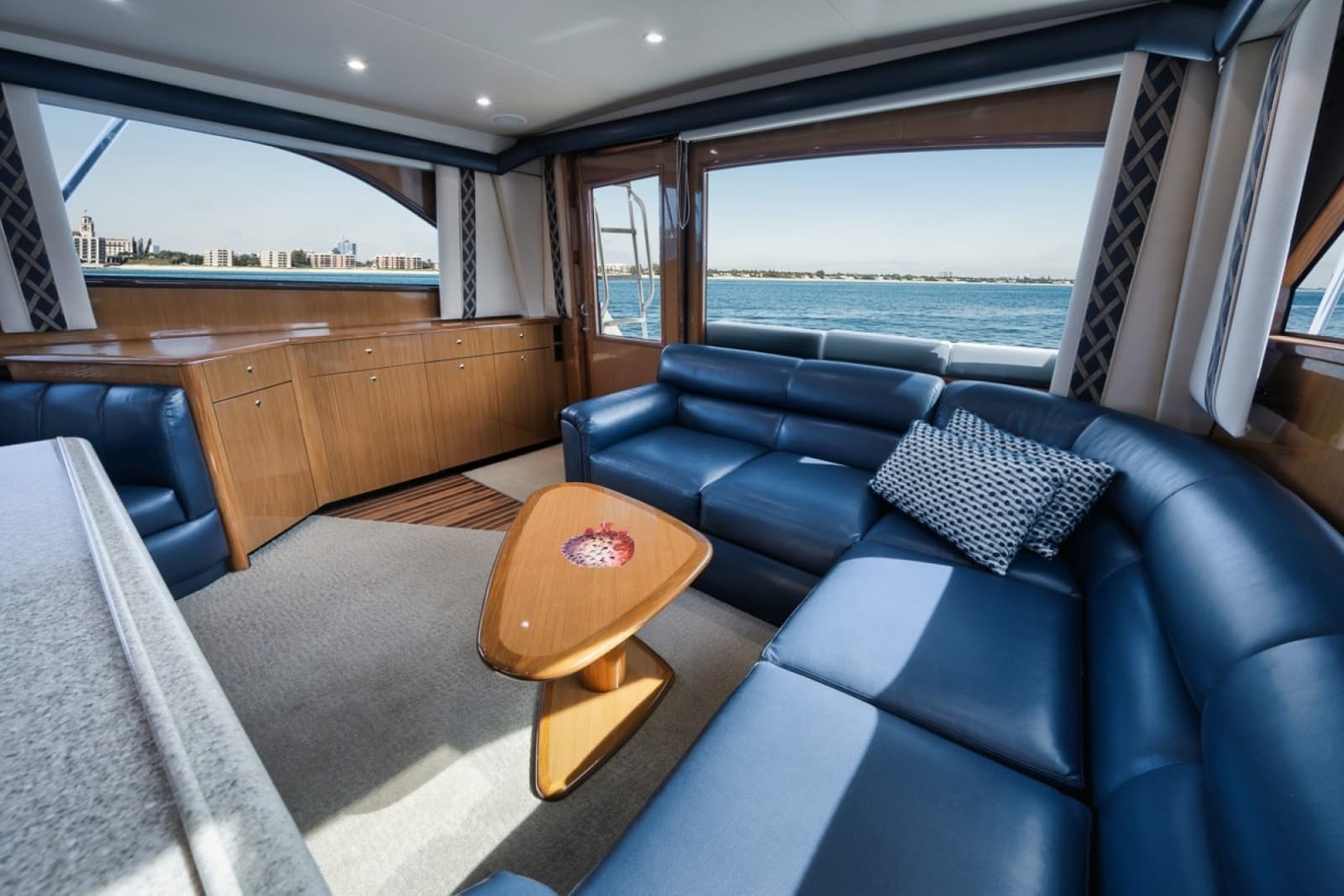 2003 Viking 52 Convertible - Photo 8