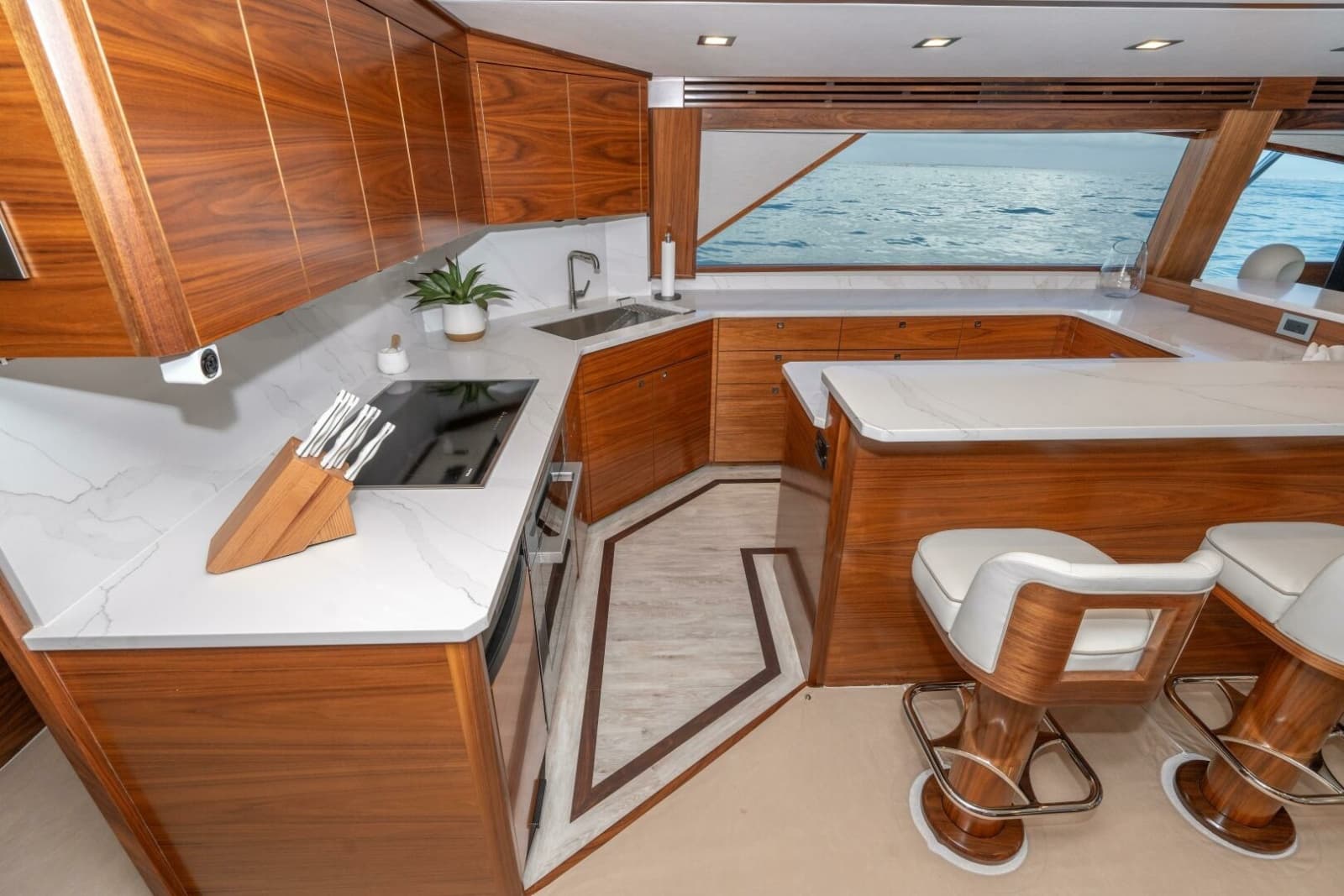 2025 Viking 90C - Photo 29
