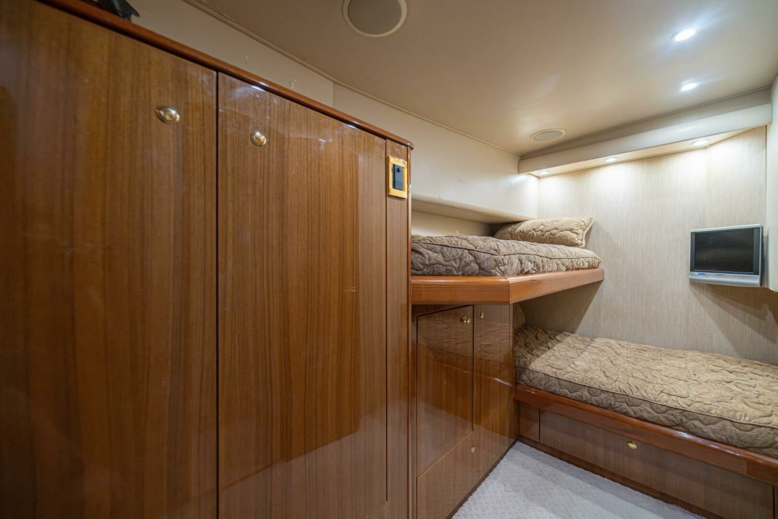 2006 Viking 56 Convertible - Photo 48