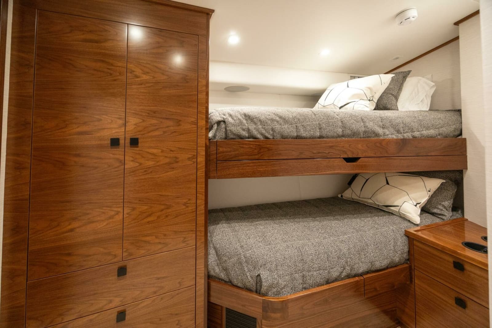 2025 Viking 82 Convertible - Photo 36