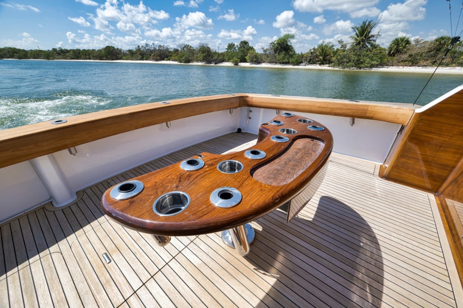 2003 Viking 52 Convertible - Photo 28