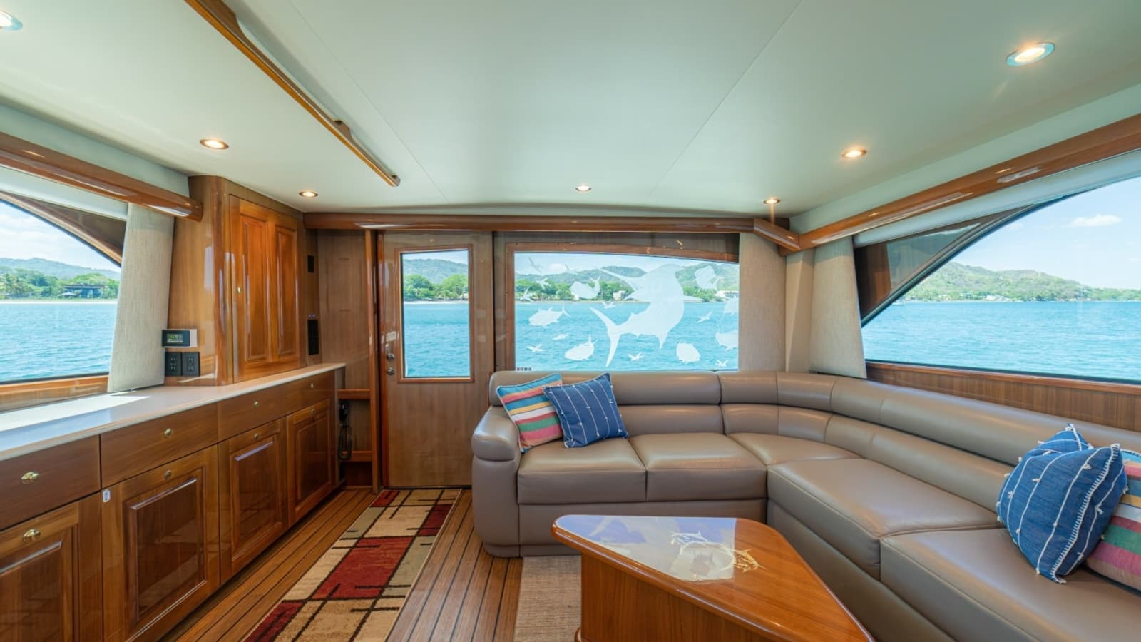 2005 Viking 61 Convertible - Photo 17
