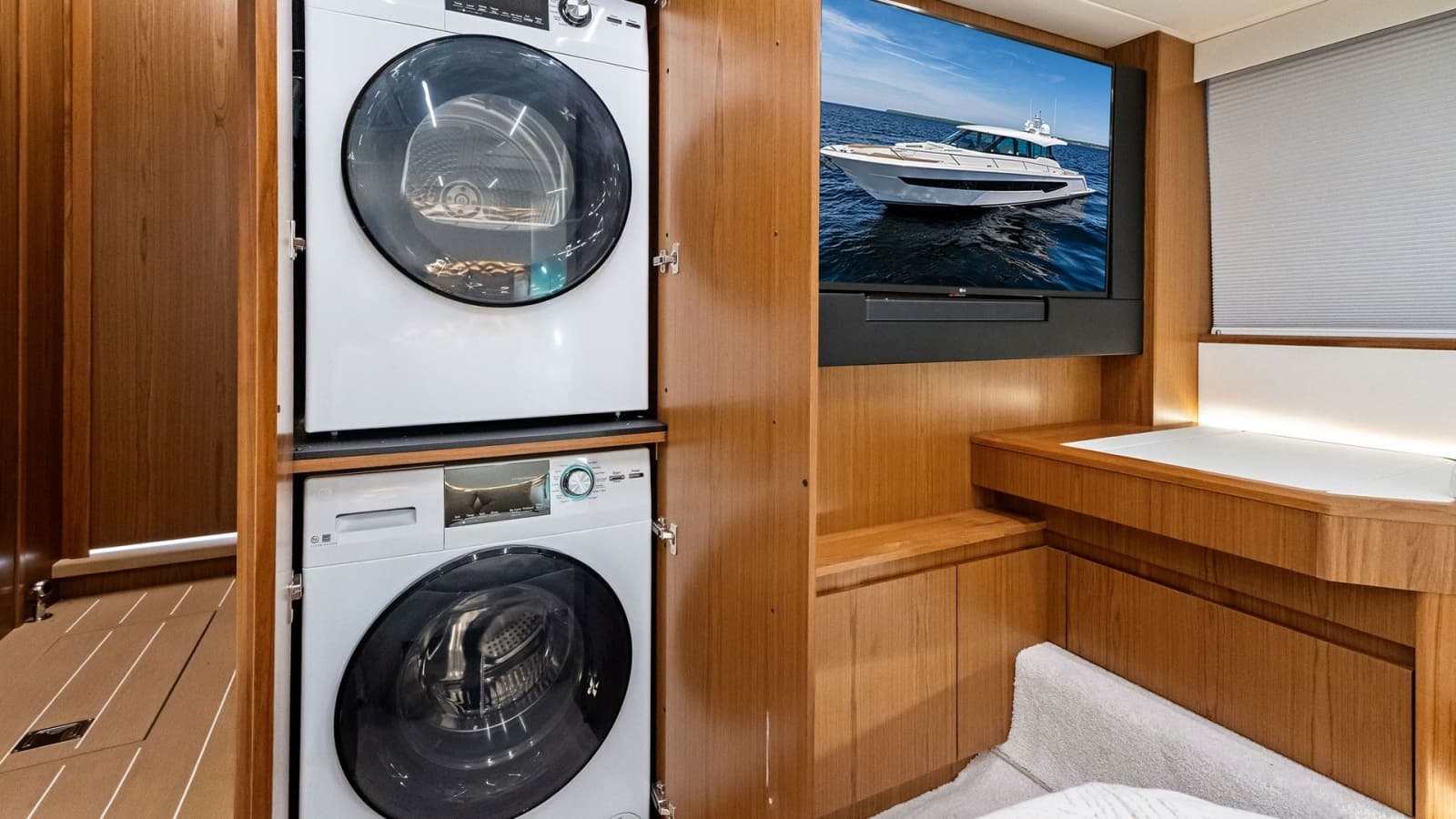 2025 Tiara Yachts EX 60 - Photo 35