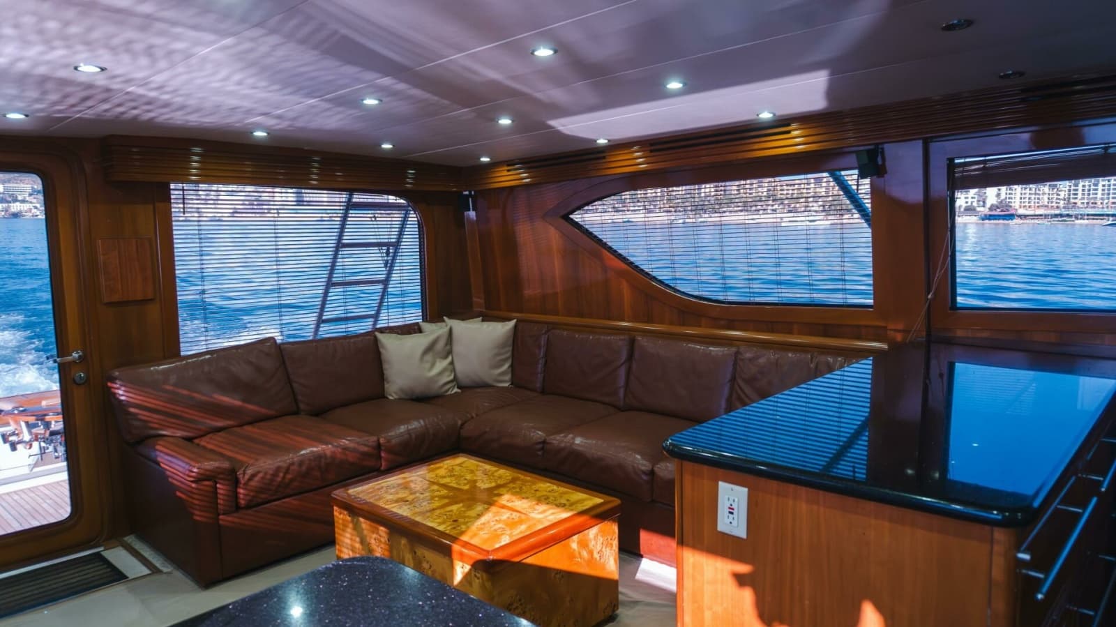 2001 Hatteras 60 Convertible - Photo 10