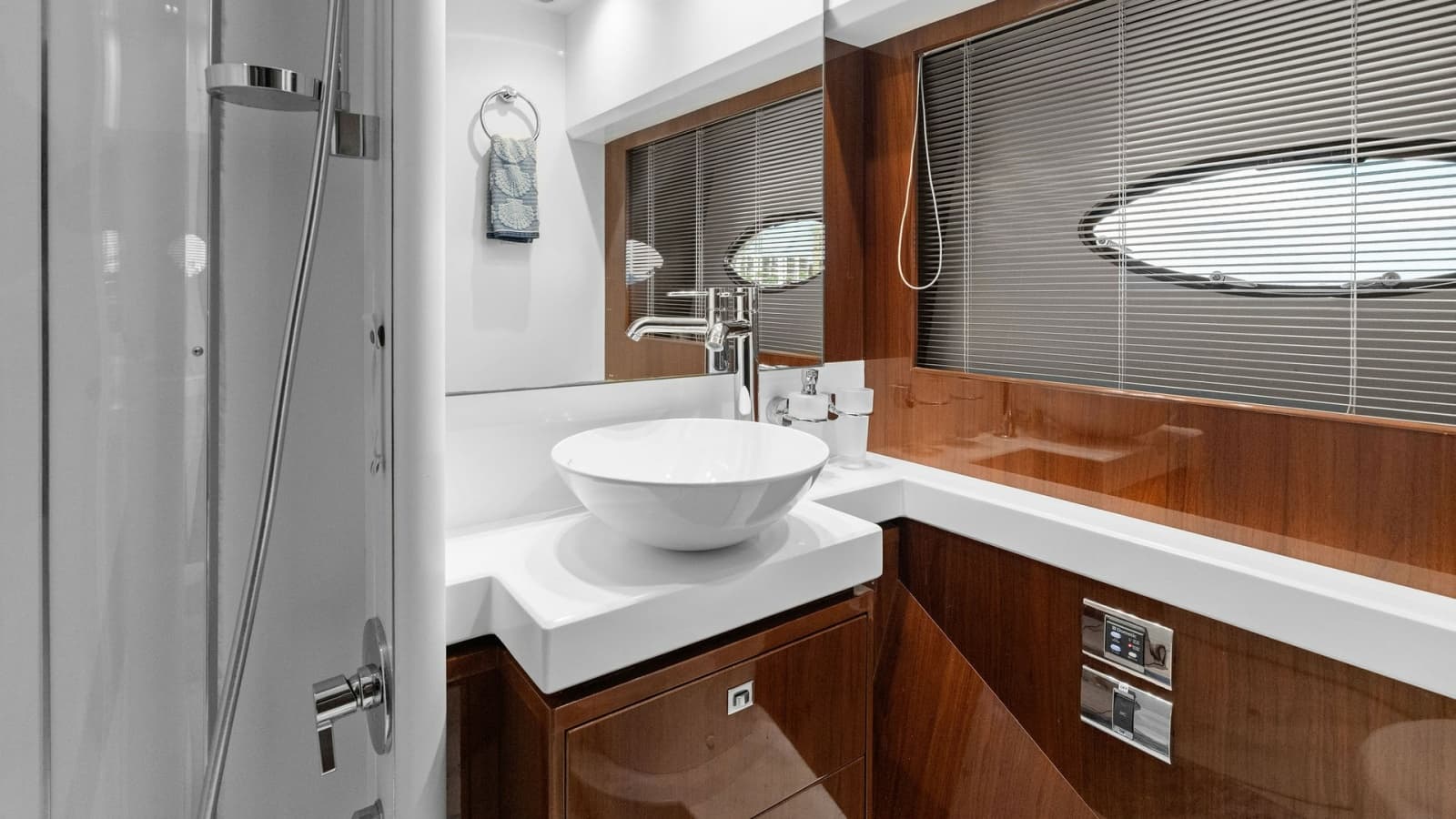 2016 Princess 64 Flybridge - Photo 50