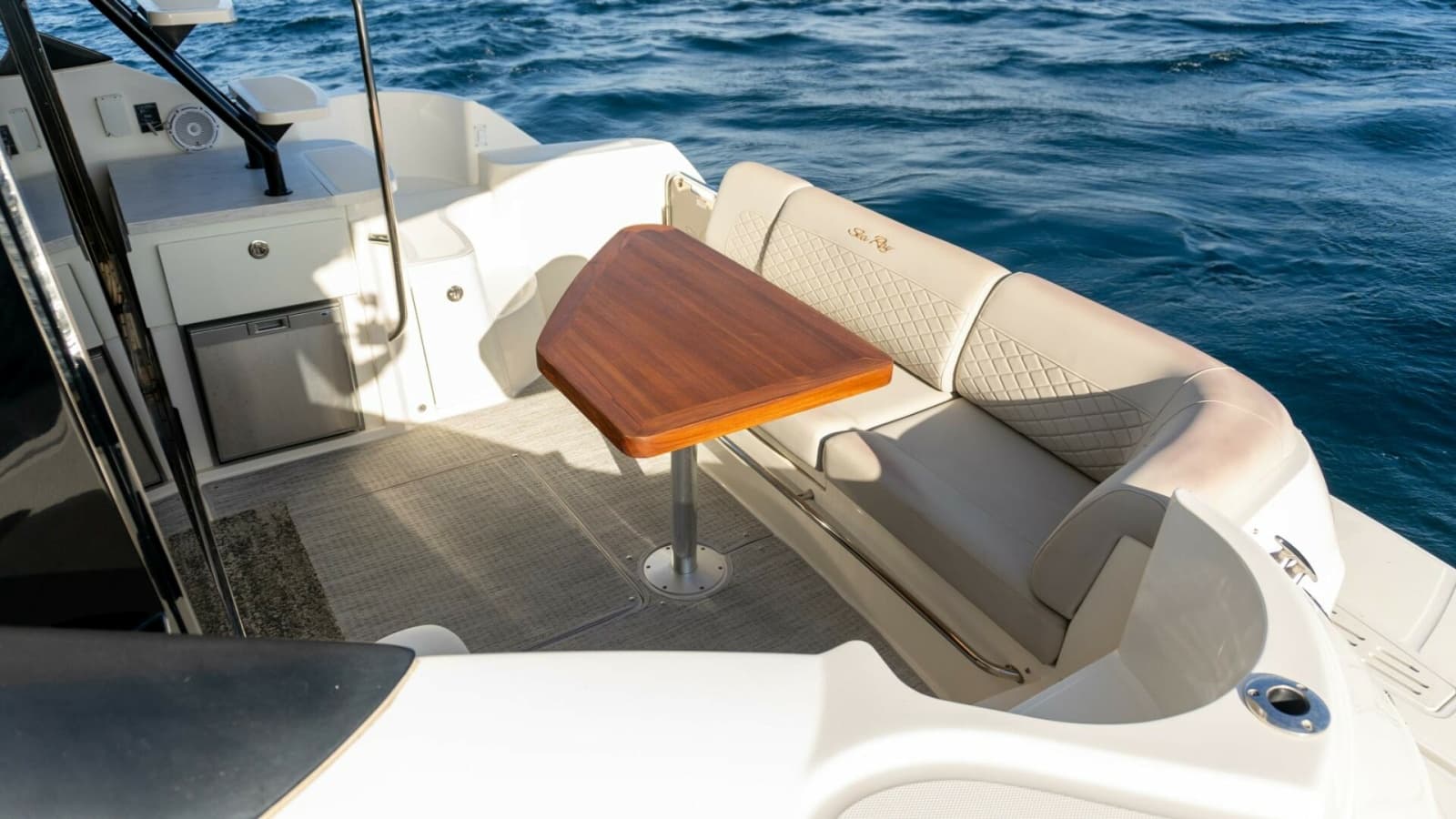 2017 Sea Ray 51 Flybridge - Photo 22
