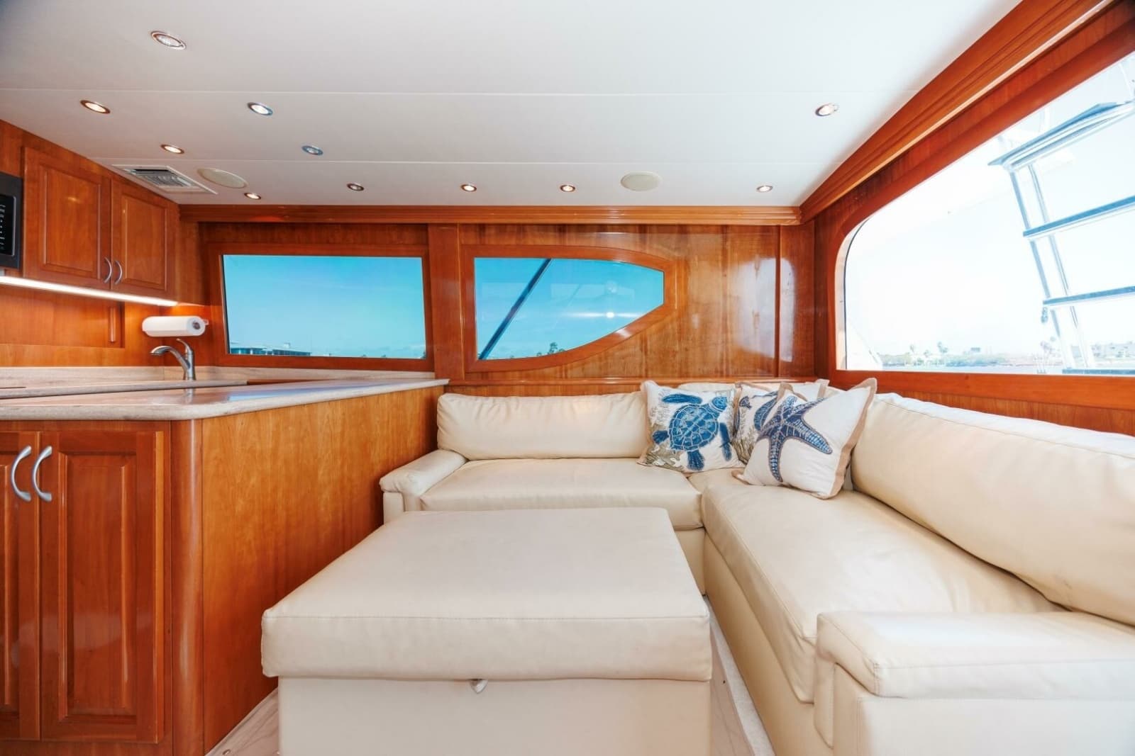 2002 Hatteras 50 Convertible - Photo 10