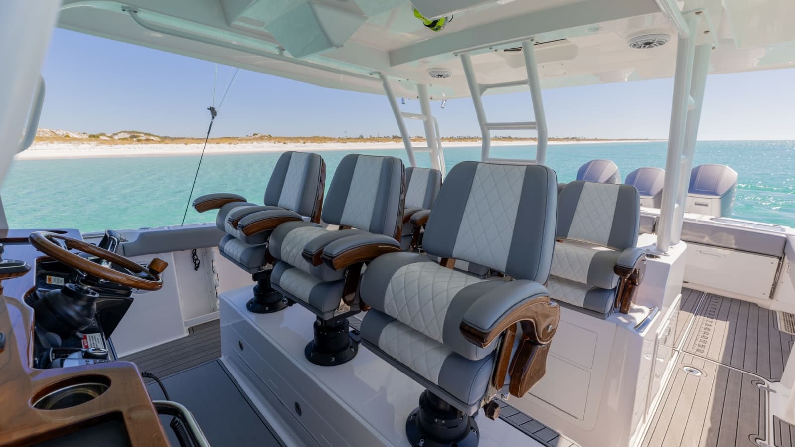 2024 Everglades 455 Center Console - Photo 24