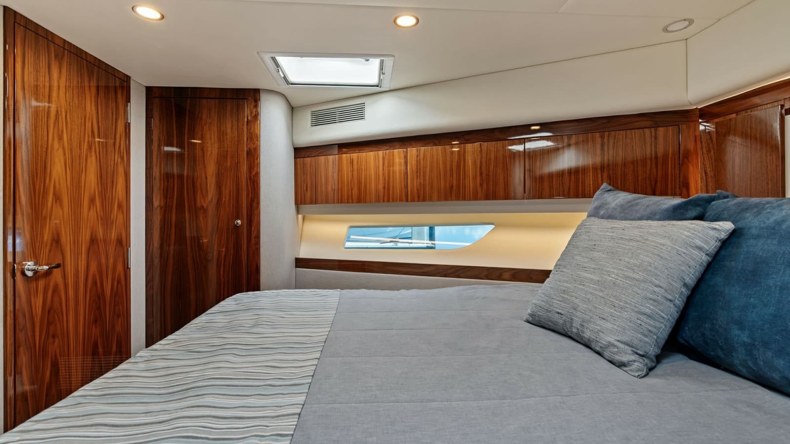 2021 Riviera 57 Enclosed Bridge - Photo 68