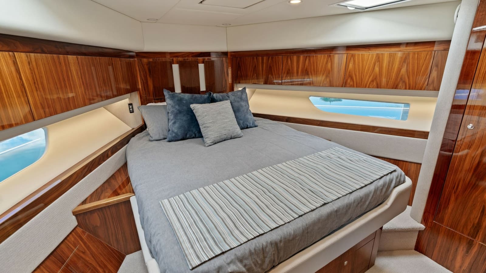 2021 Riviera 57 Enclosed Bridge - Photo 67