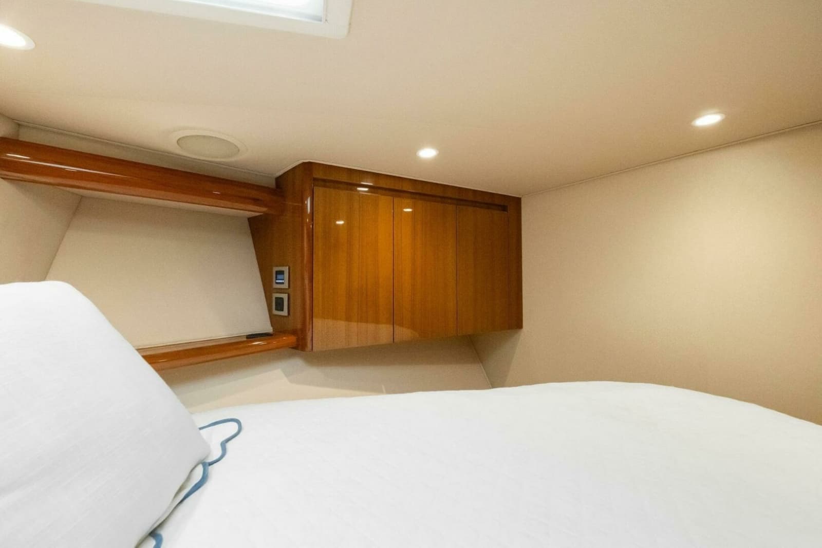 2015 Viking 52 OPEN - Photo 101