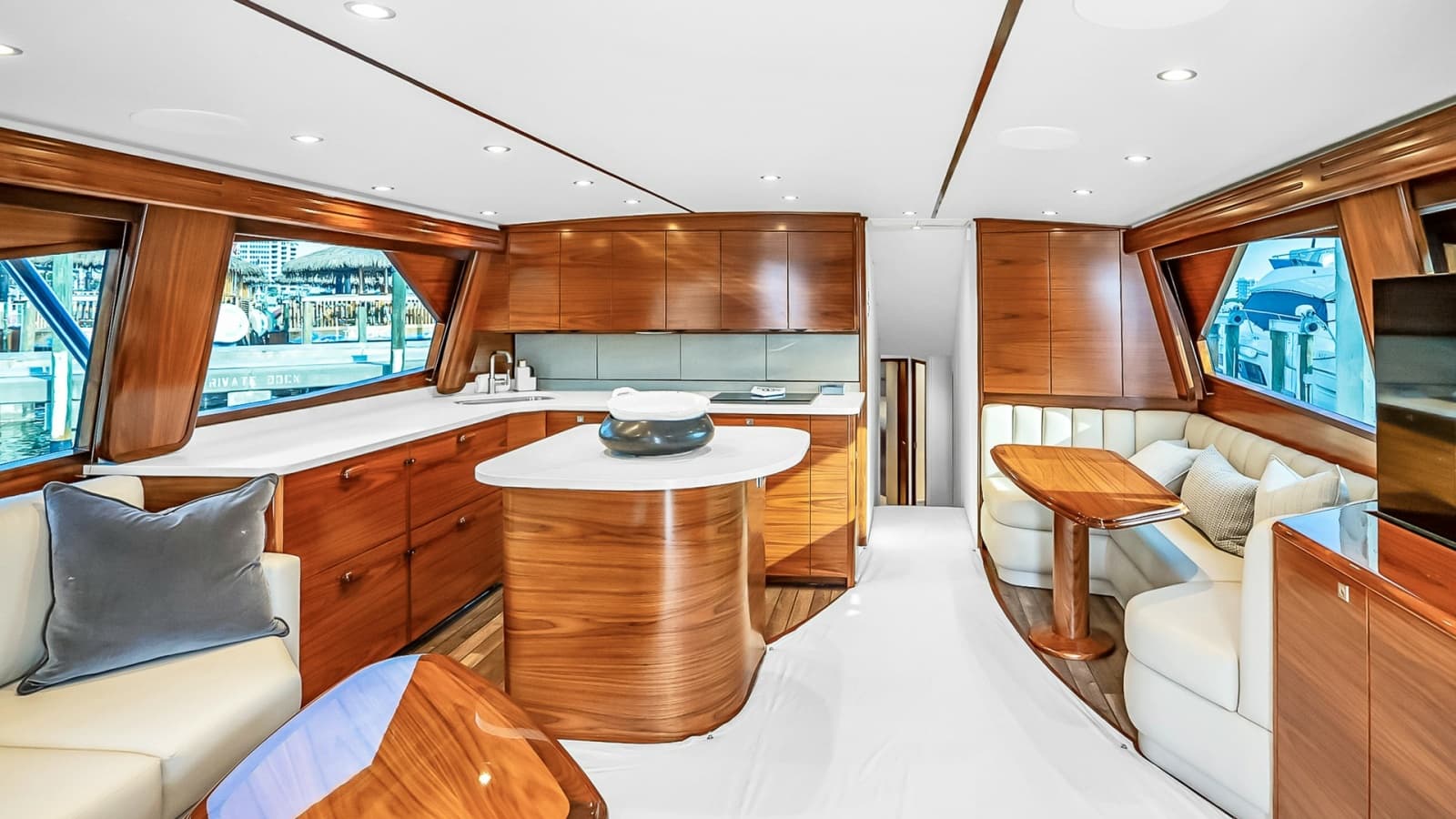 2025 Viking 58 Convertible - Photo 2