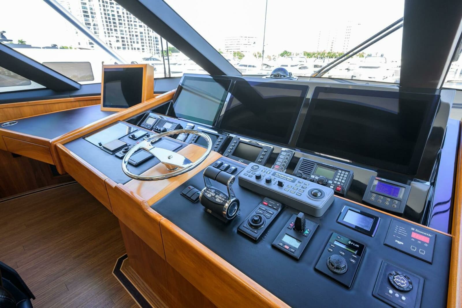2017 Viking 92 Enclosed Bridge - Photo 21