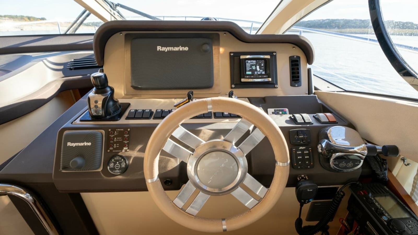 2013 Azimut 40 Flybridge - Photo 29