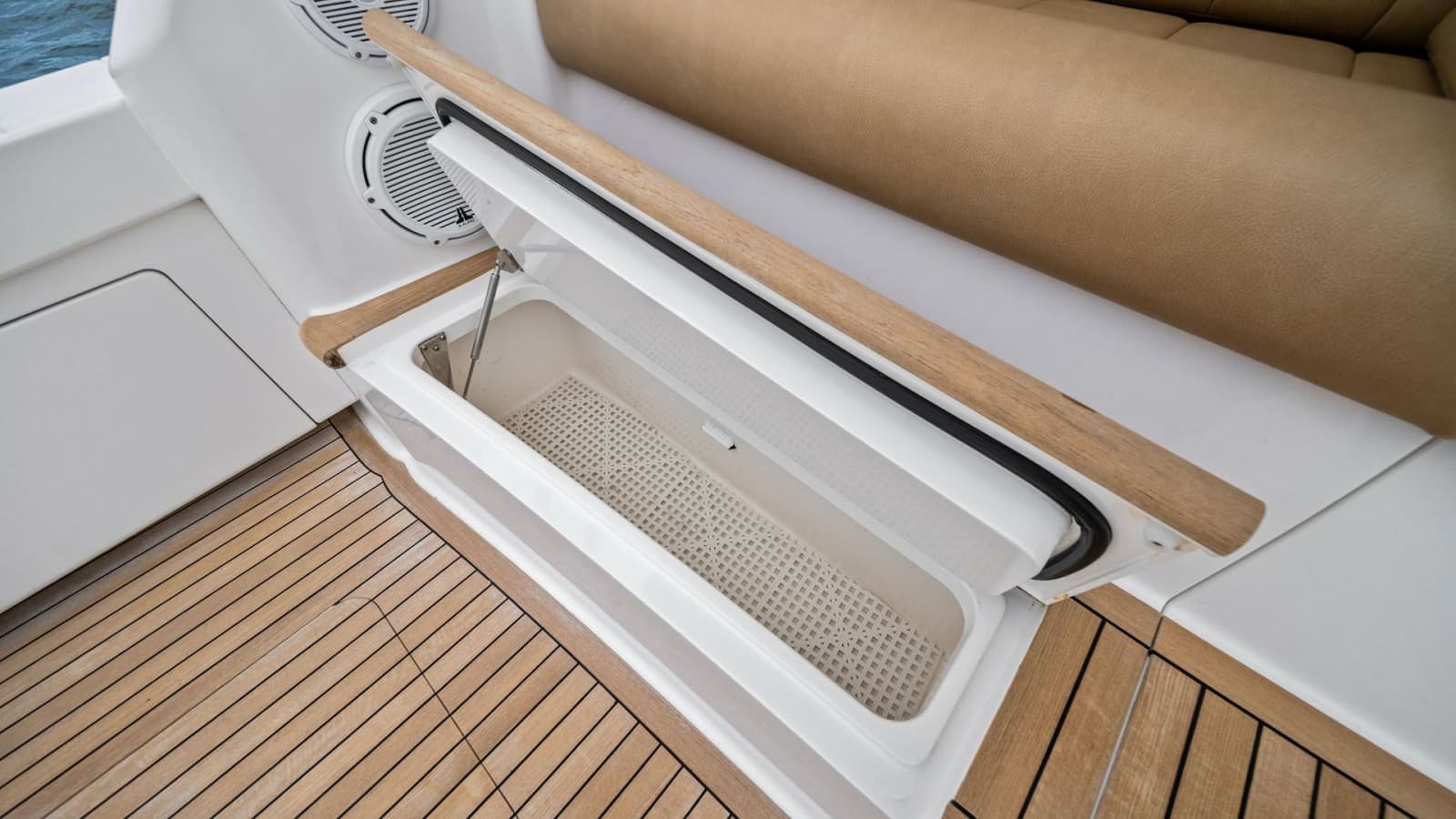 2013 Viking 55 Convertible - Photo 39