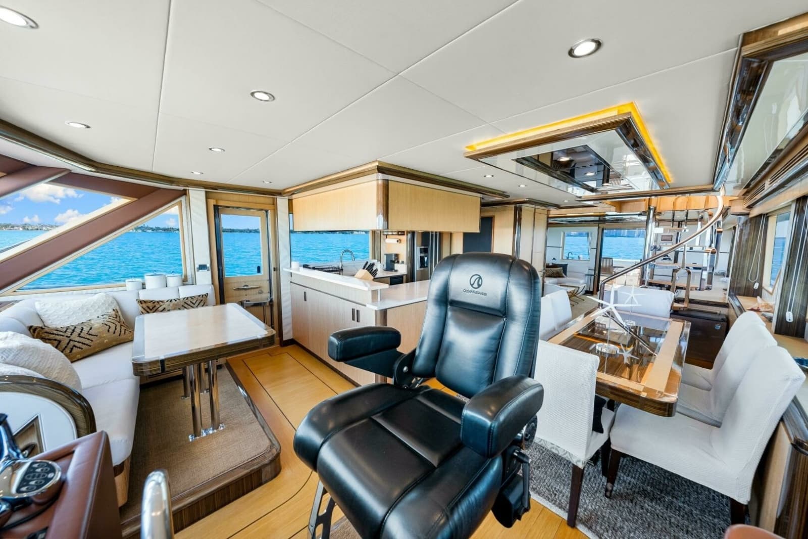 2010 Ocean Alexander 83 Motor Yacht - Photo 25